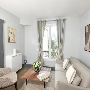Stunning Near Eiffel Tower Appartement