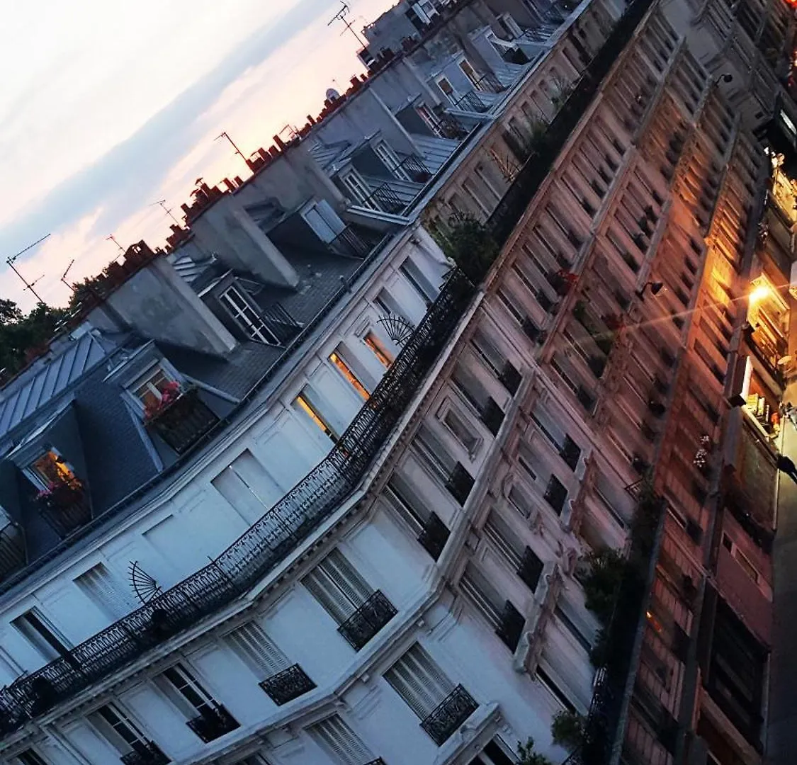King Bedroom And Terrace In Paris Center, Shared Bathroom France