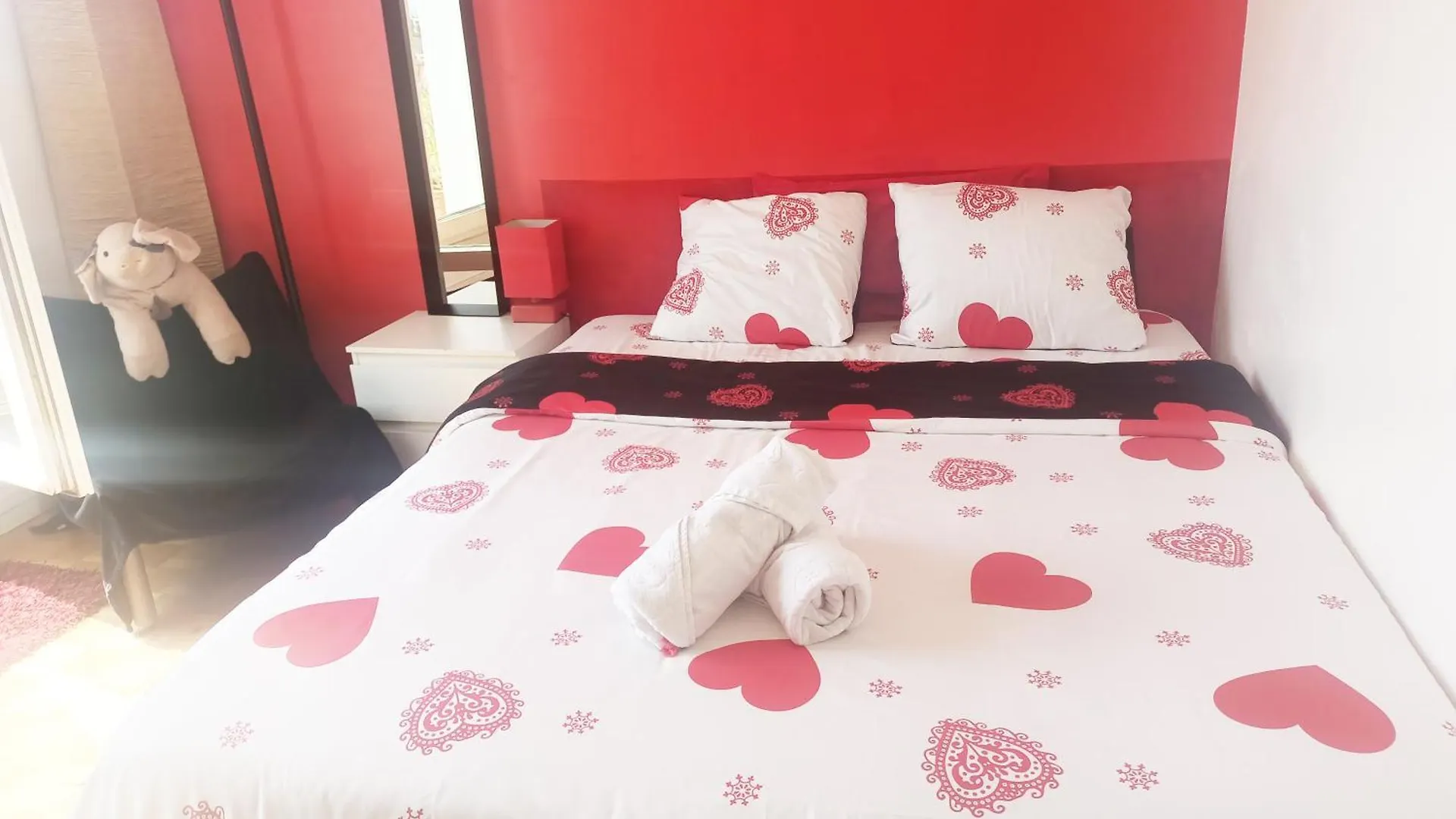 Homestay King Bedroom And Terrace In Paris Center, Shared Bathroom France