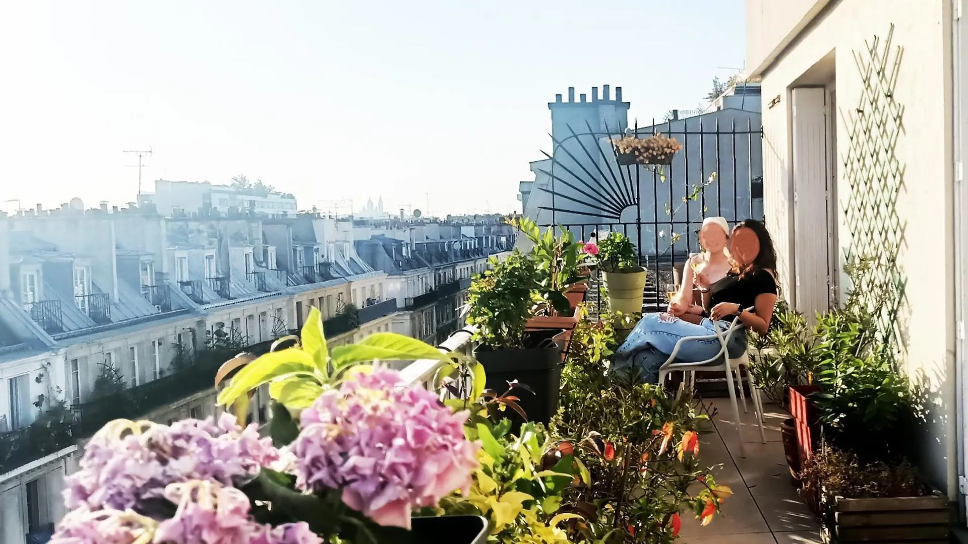 King Bedroom And Terrace In Paris Center, Shared Bathroom Франция