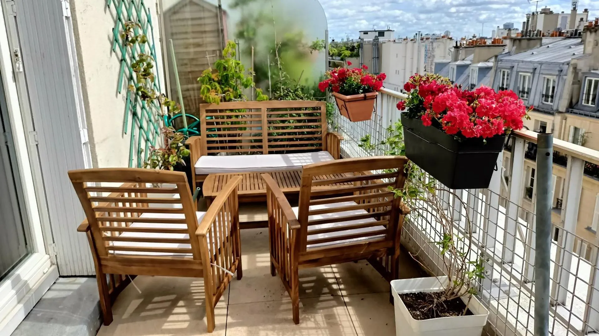 King Bedroom And Terrace In Paris Center, Shared Bathroom location